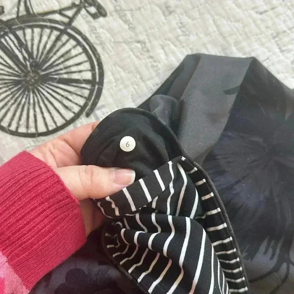 Lululemon Wunder Under Pant
Brisk Bloom Black Soot / Parallel Stripe Blackwhite - Picture 9 of 11
